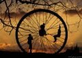 Roda berputar kadang di atas kadang di bawag