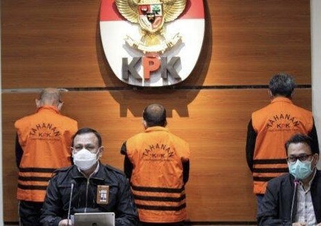 Sulitnya Menangkap Koruptor